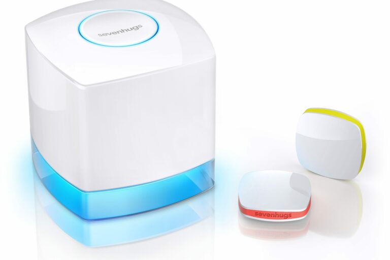 07705545-photo-sevenhugs-hugone-et-minihugs