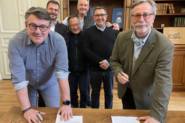 Symbiose 53 et Pays de la Loire Participations deviennent partenaires. Symbiose 53 et Pays de la Loire Participations deviennent partenaires.